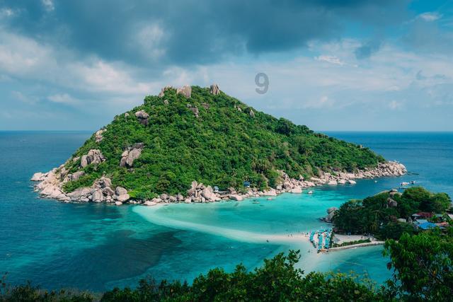 飞跃沙丘的小球