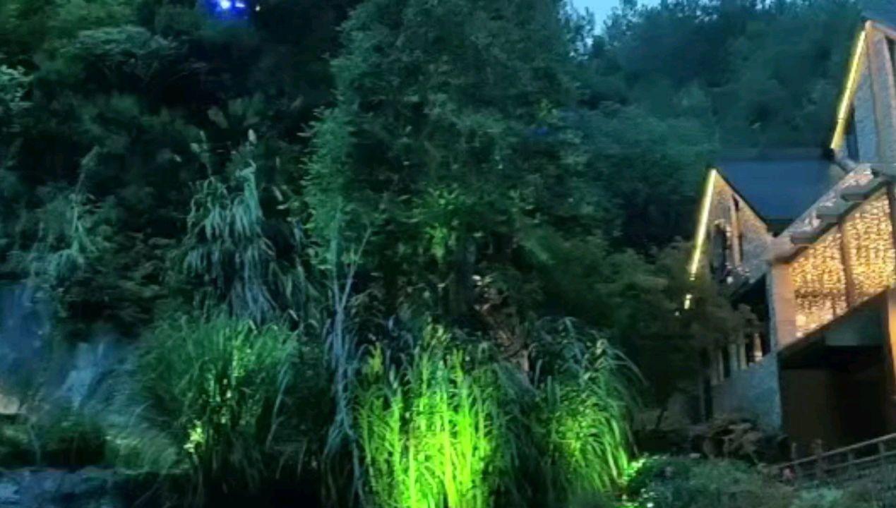 神秘洞口逃脱